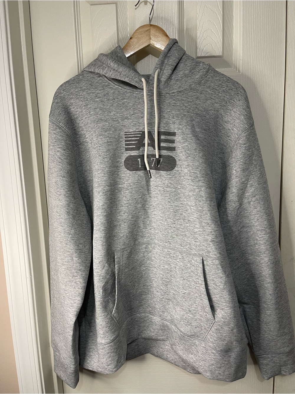 AE NWT Spell-out Sleeve grey Men’s sweatshirt size XL